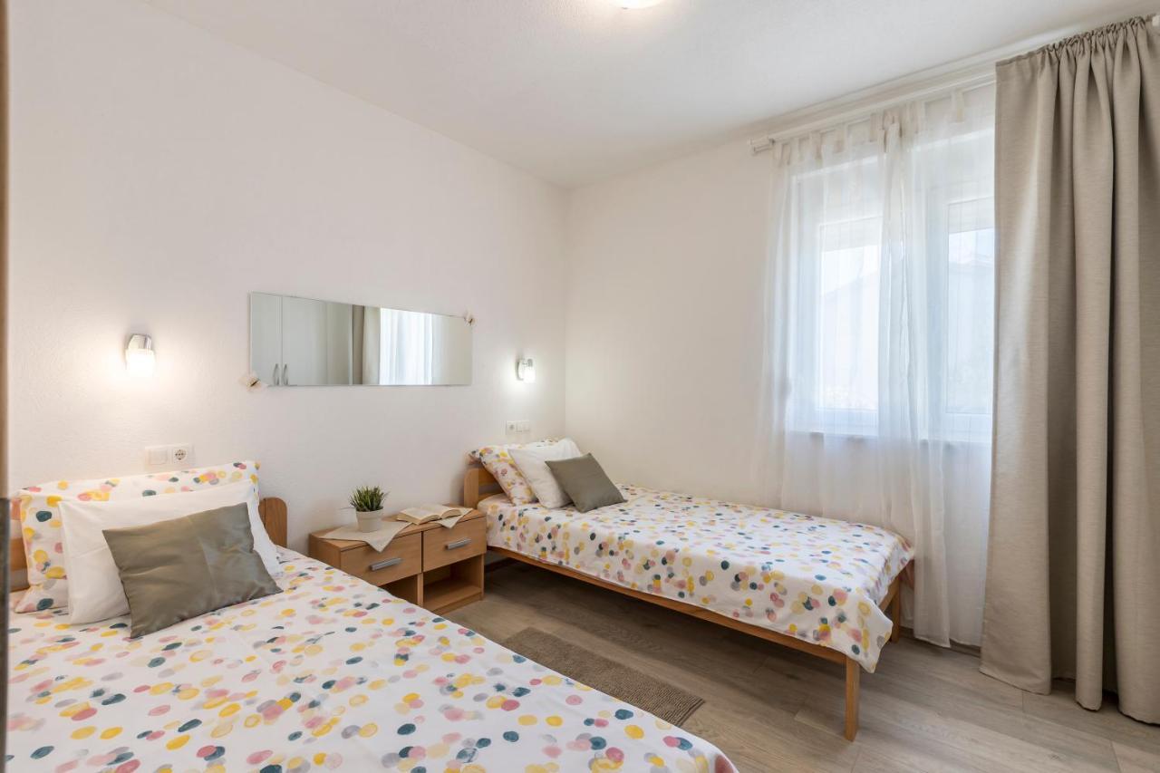 Apart Sa Terasom 250M Od Plaze,Parking,Wi Fi,Rostilj 特罗吉尔 外观 照片