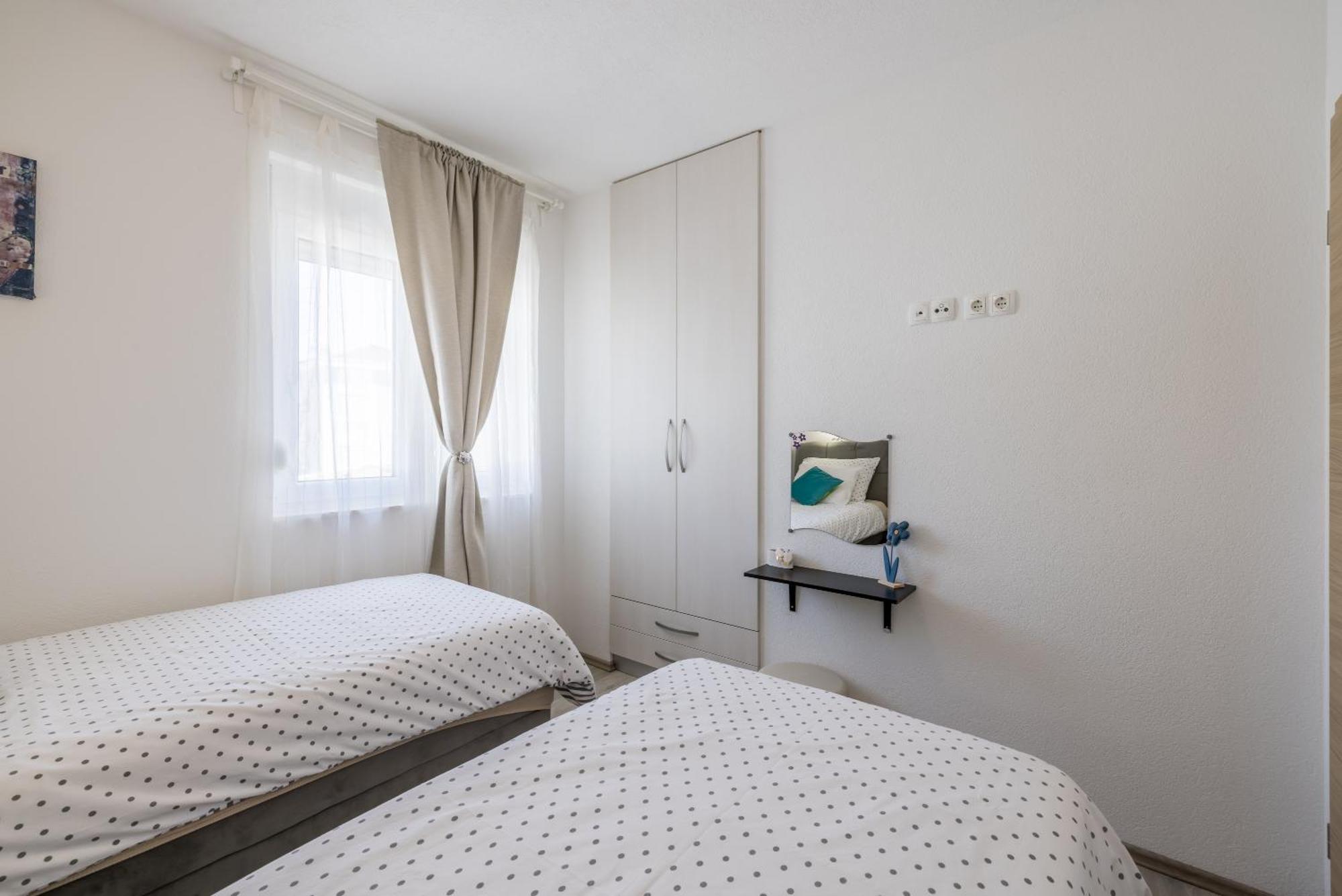 Apart Sa Terasom 250M Od Plaze,Parking,Wi Fi,Rostilj 特罗吉尔 外观 照片