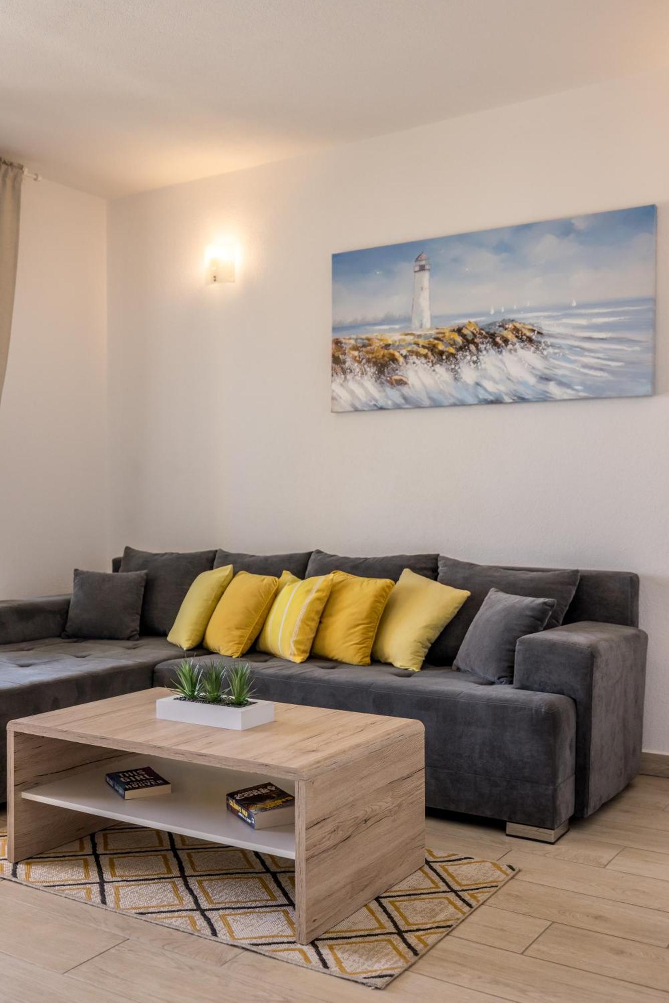 Apart Sa Terasom 250M Od Plaze,Parking,Wi Fi,Rostilj 特罗吉尔 外观 照片